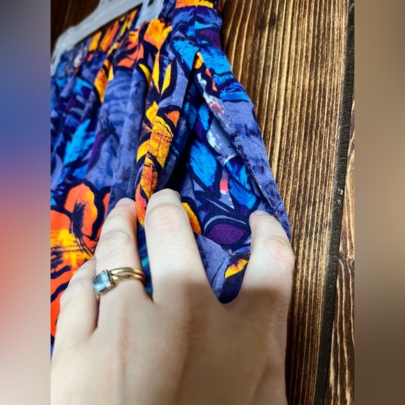 Vibrant French Connection Skirt - Picture 3 of 3